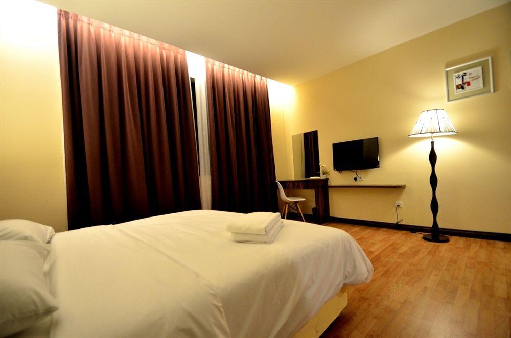 Little Gaya Hotel Kota Kinabalu Exterior photo