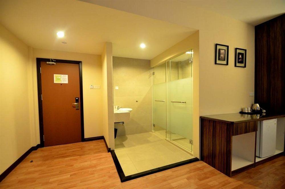 Little Gaya Hotel Kota Kinabalu Exterior photo