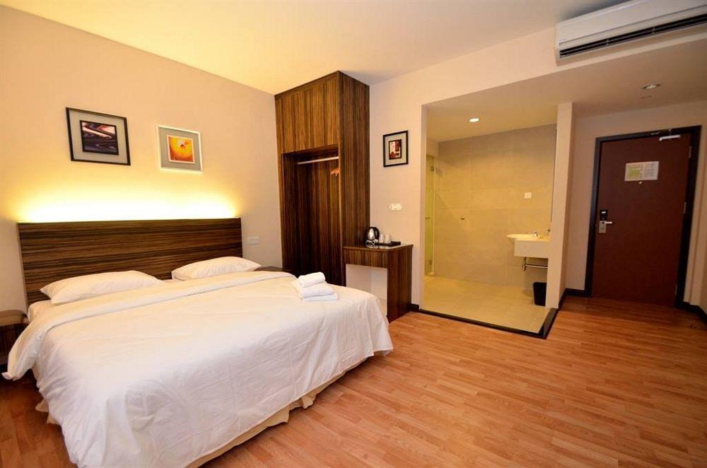 Little Gaya Hotel Kota Kinabalu Exterior photo