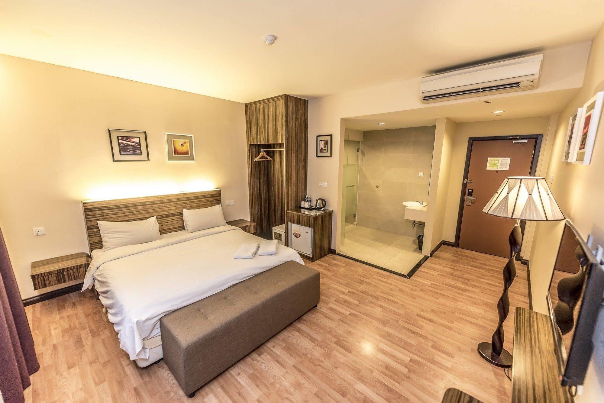 Little Gaya Hotel Kota Kinabalu Exterior photo